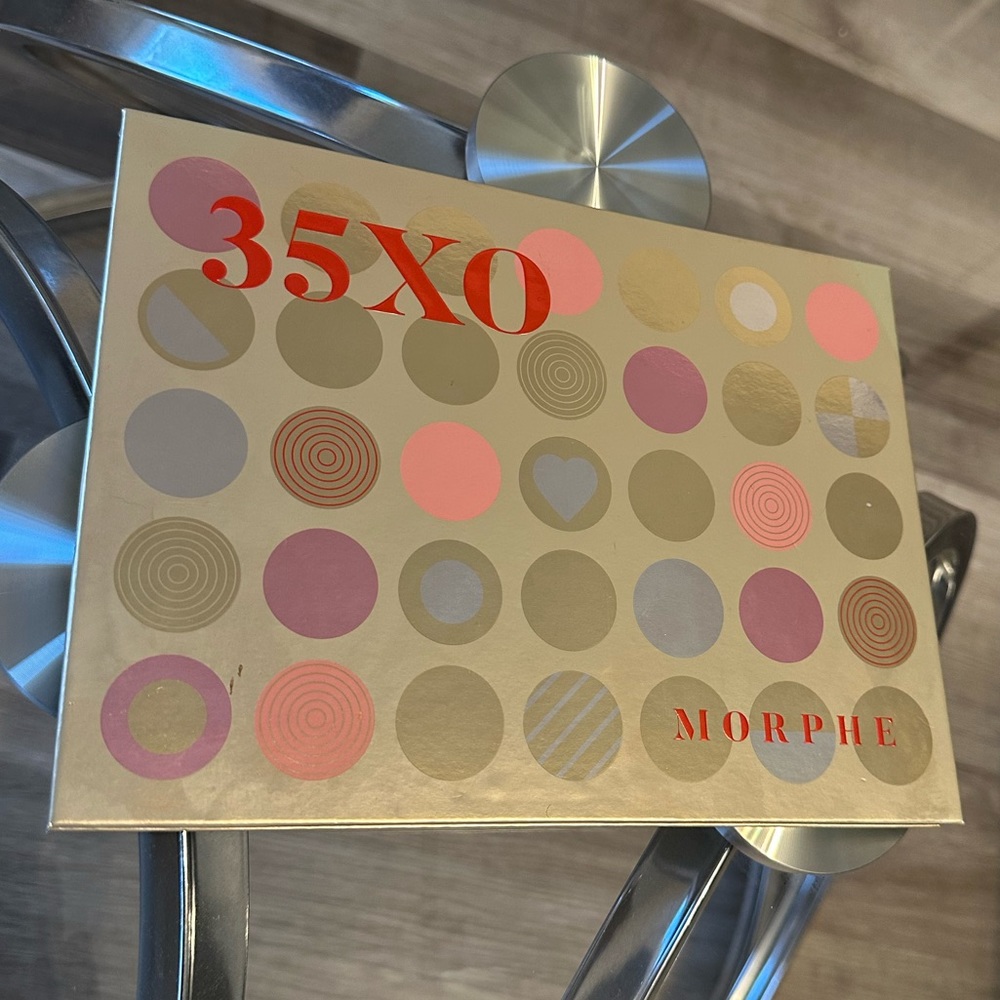 35XO Morphe Natural Flirt Artistry Palette